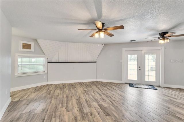 10424 LYONS AVENUE, Lithia, FL 33547