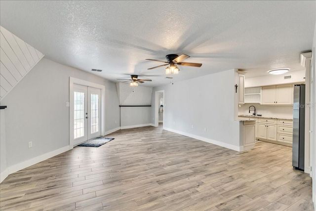 10424 LYONS AVENUE, Lithia, FL 33547