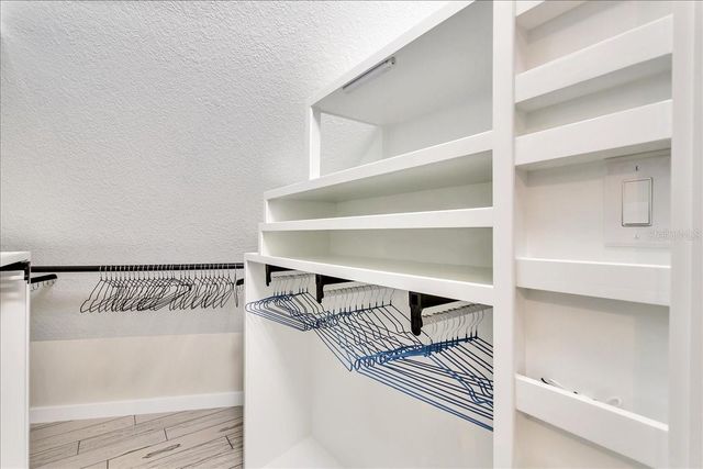10424 LYONS AVENUE, Lithia, FL 33547