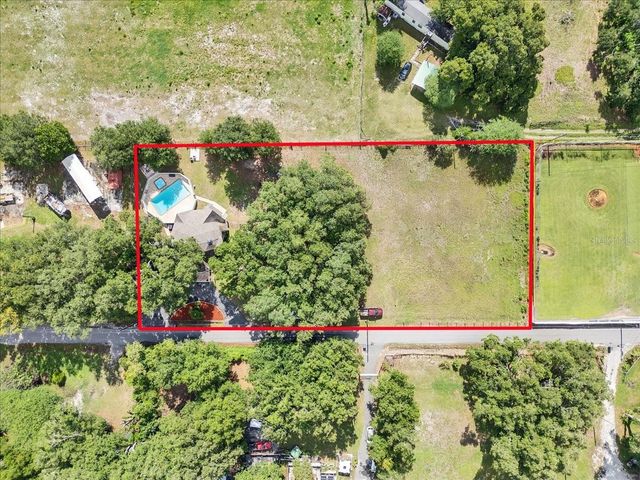 10424 LYONS AVENUE, Lithia, FL 33547