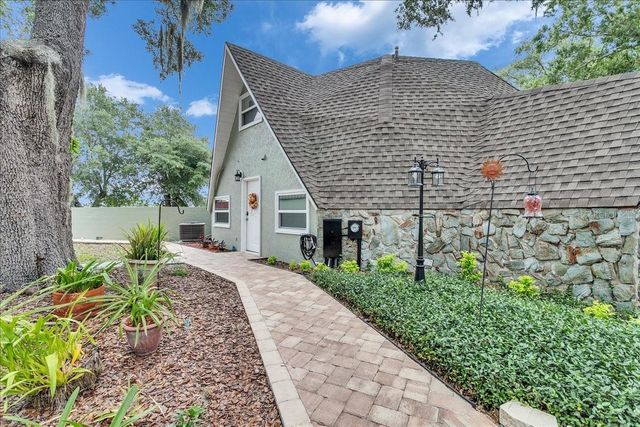 10424 LYONS AVENUE, Lithia, FL 33547