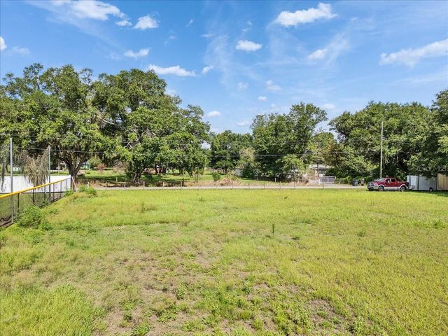 10424 LYONS AVENUE, Lithia, FL 33547