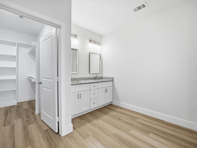 108 N Couch Street, Italy, TX 76651