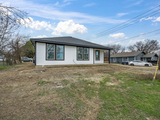 108 N Couch Street, Italy, TX 76651