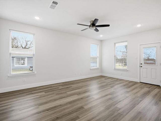 108 N Couch Street, Italy, TX 76651