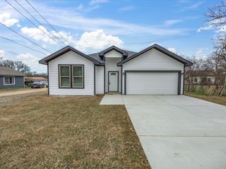 108 N Couch Street, Italy, TX 76651