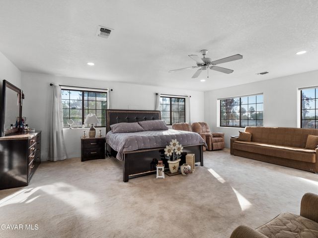 40646 W 27th Street, Palmdale, CA 93551