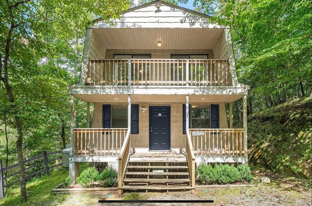 393 Garnet Drive, Ellijay, GA 30540