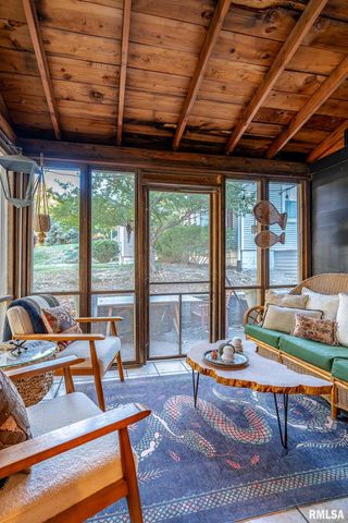 2230 WARREN Street, Davenport, IA 52804