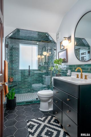 2230 WARREN Street, Davenport, IA 52804