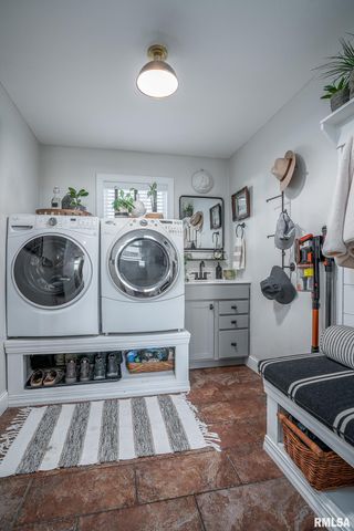 2230 WARREN Street, Davenport, IA 52804