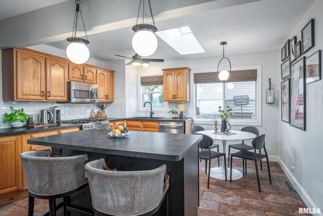 2230 WARREN Street, Davenport, IA 52804