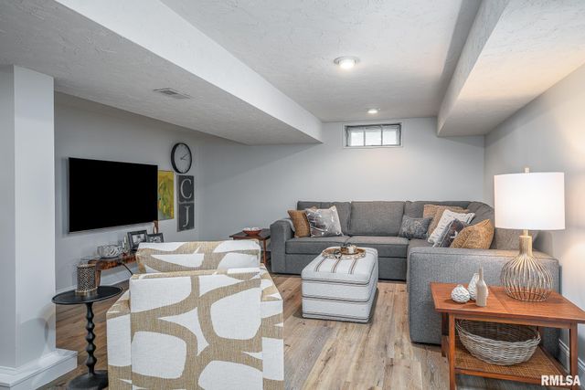 2230 WARREN Street, Davenport, IA 52804