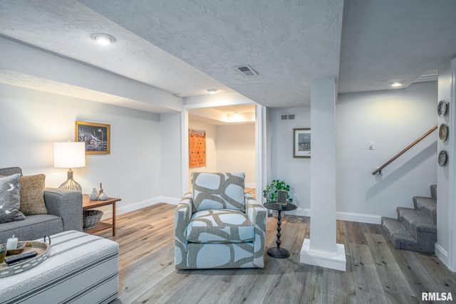 2230 WARREN Street, Davenport, IA 52804