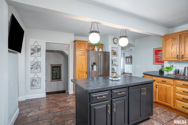 2230 WARREN Street, Davenport, IA 52804