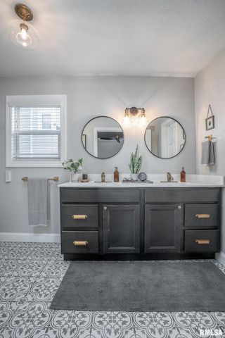 2230 WARREN Street, Davenport, IA 52804