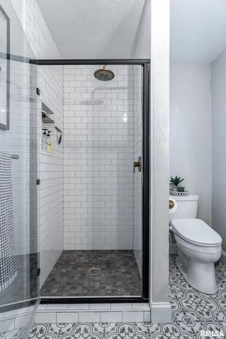 2230 WARREN Street, Davenport, IA 52804