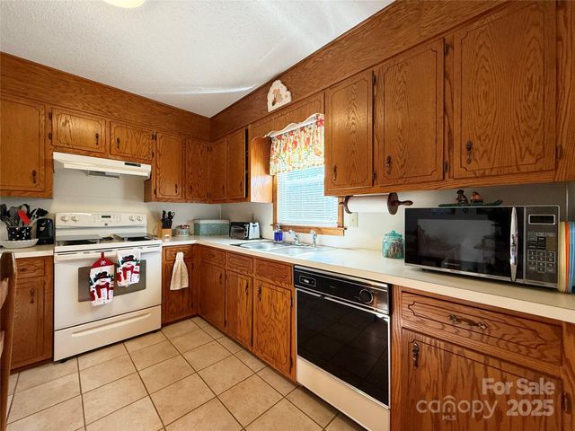 4679 Mayfield Drive, Granite Falls, NC 28630