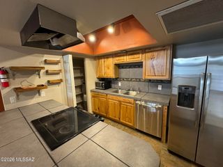 1200 E River Road # F63, Tucson, AZ 85718