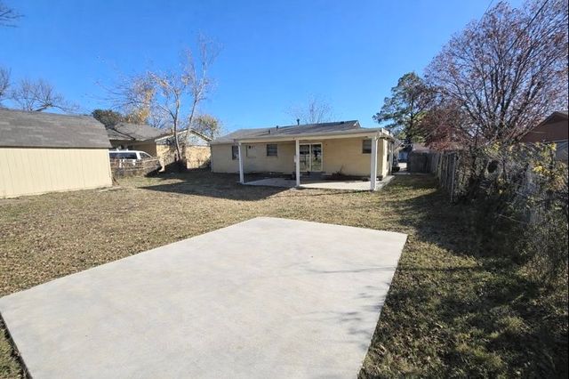 705 Glynn Oaks Drive, Arlington, TX 76010