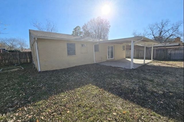 705 Glynn Oaks Drive, Arlington, TX 76010