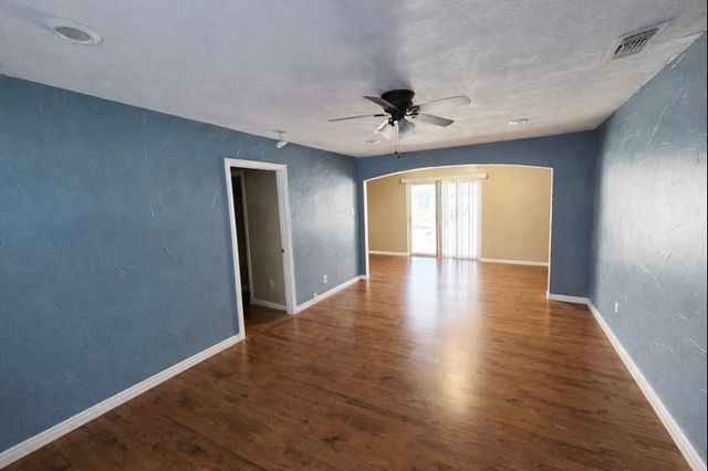 705 Glynn Oaks Drive, Arlington, TX 76010