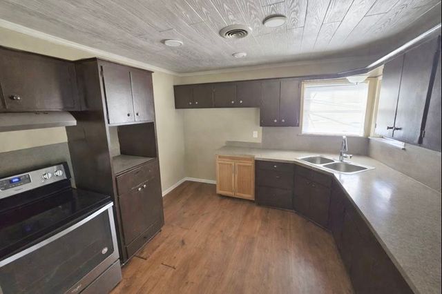 705 Glynn Oaks Drive, Arlington, TX 76010