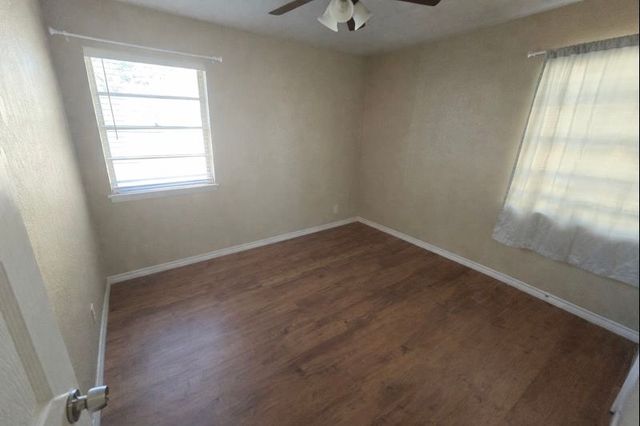 705 Glynn Oaks Drive, Arlington, TX 76010