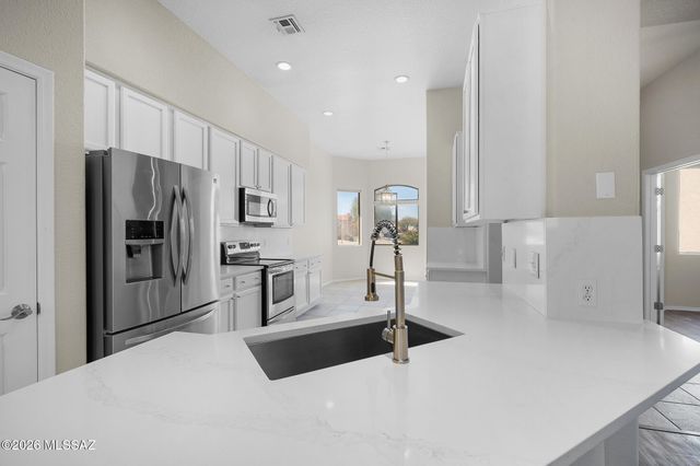 8381 S Camino Bengala, Tucson, AZ 85747