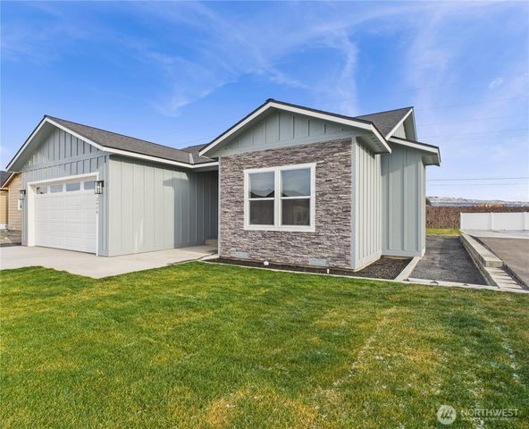 2470 Noah Street SE, East Wenatchee, WA 98802