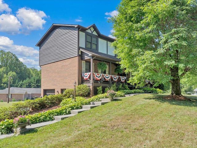 65 Sandalwood DR, Bassett, VA 24055