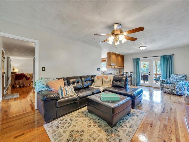 65 Sandalwood DR, Bassett, VA 24055