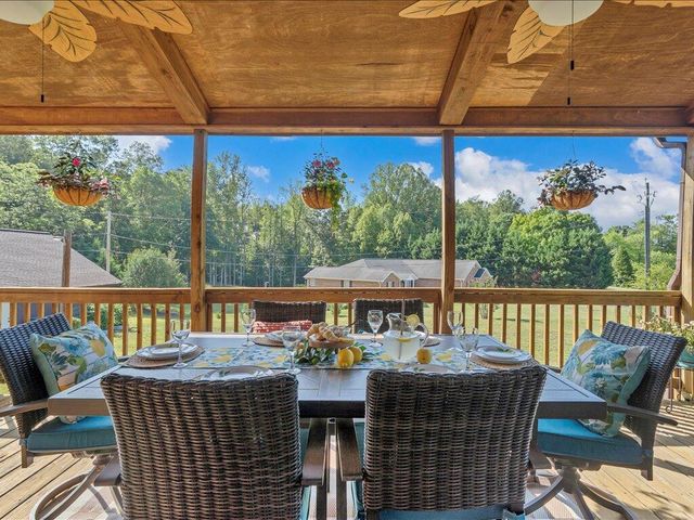 65 Sandalwood DR, Bassett, VA 24055