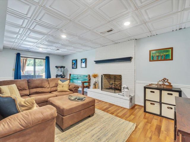 65 Sandalwood DR, Bassett, VA 24055