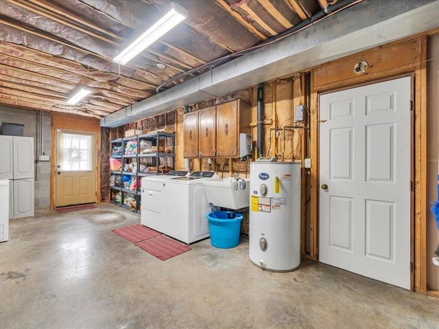 65 Sandalwood DR, Bassett, VA 24055