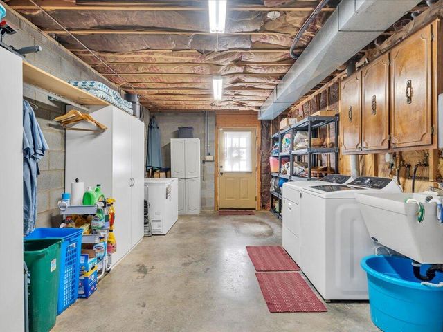 65 Sandalwood DR, Bassett, VA 24055