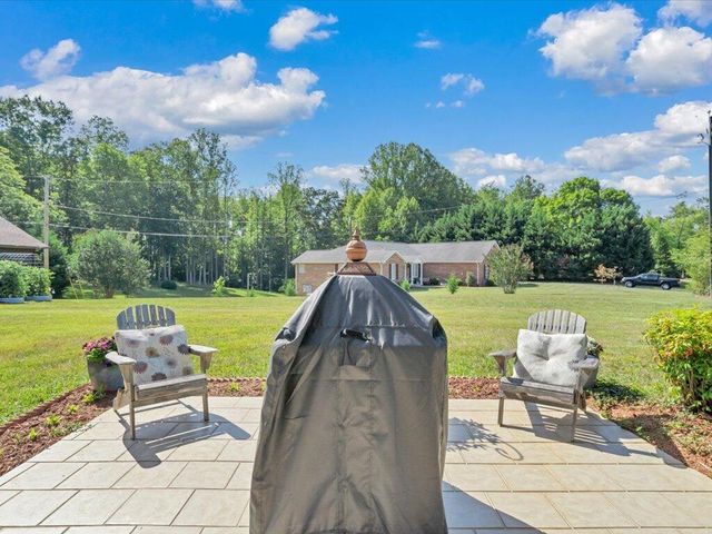 65 Sandalwood DR, Bassett, VA 24055