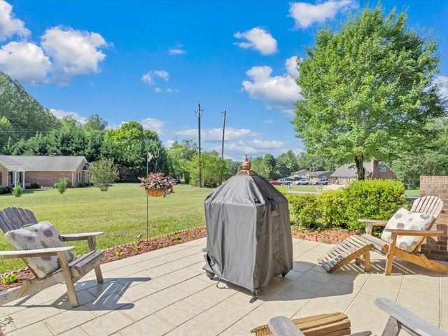65 Sandalwood DR, Bassett, VA 24055