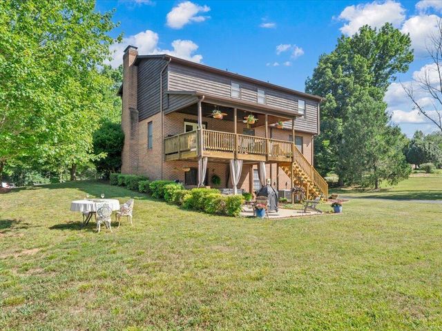 65 Sandalwood DR, Bassett, VA 24055