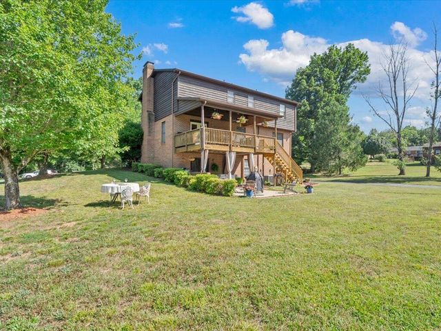 65 Sandalwood DR, Bassett, VA 24055