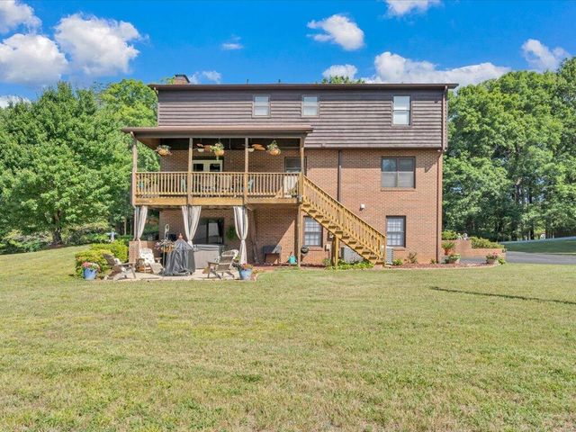 65 Sandalwood DR, Bassett, VA 24055
