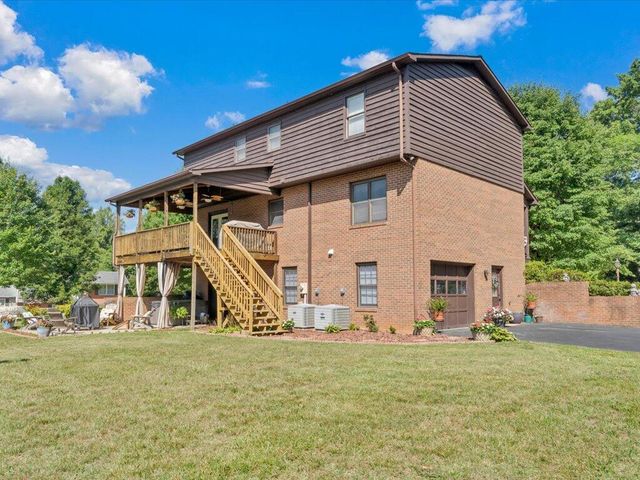 65 Sandalwood DR, Bassett, VA 24055