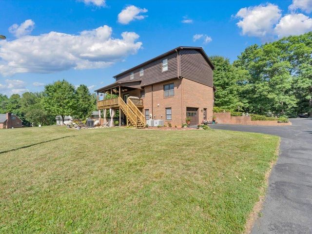 65 Sandalwood DR, Bassett, VA 24055