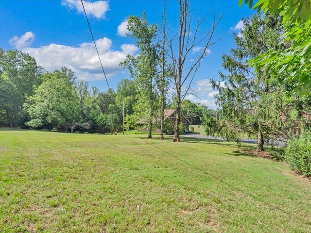 65 Sandalwood DR, Bassett, VA 24055