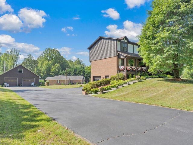 65 Sandalwood DR, Bassett, VA 24055