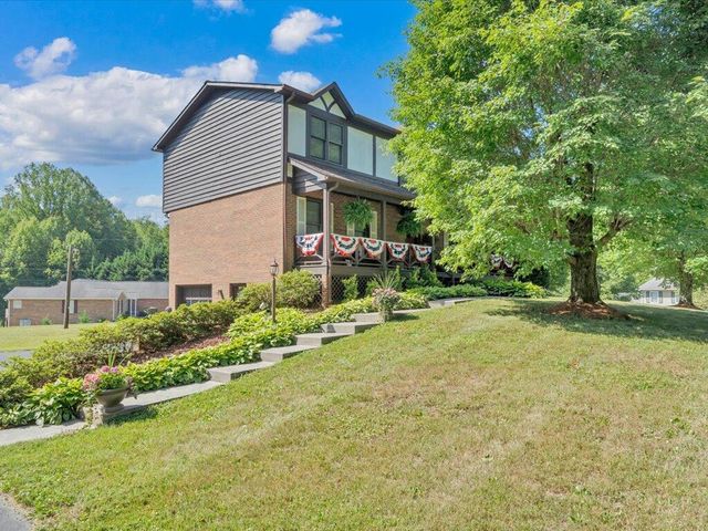 65 Sandalwood DR, Bassett, VA 24055