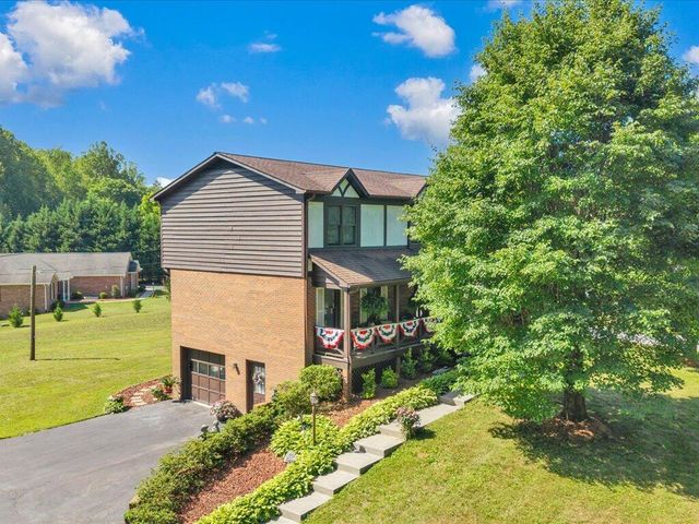 65 Sandalwood DR, Bassett, VA 24055