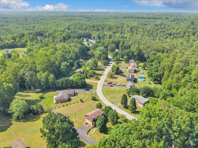 65 Sandalwood DR, Bassett, VA 24055