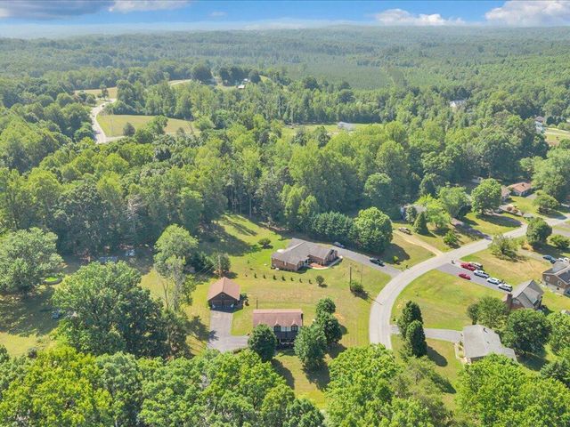65 Sandalwood DR, Bassett, VA 24055