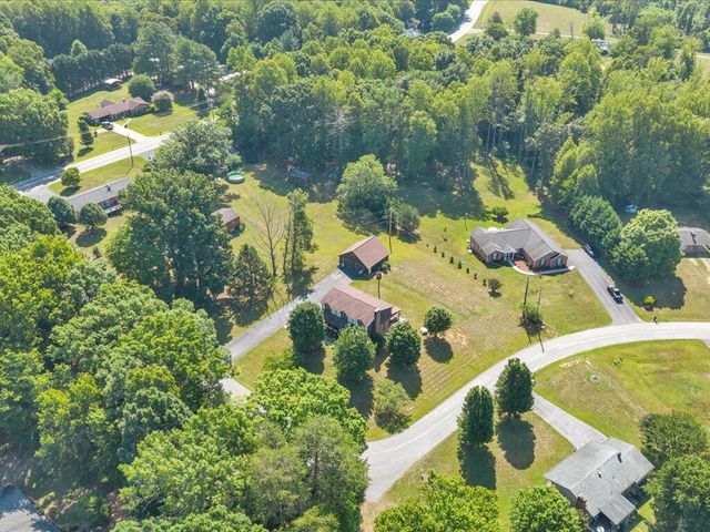 65 Sandalwood DR, Bassett, VA 24055